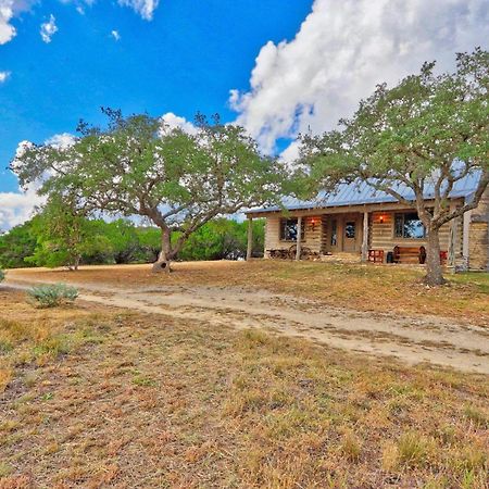 Log Cabin At Old Glory Ranch Wimberley Kültér fotó