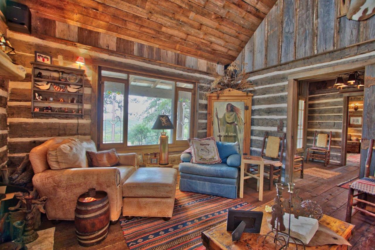 Log Cabin At Old Glory Ranch Wimberley Kültér fotó