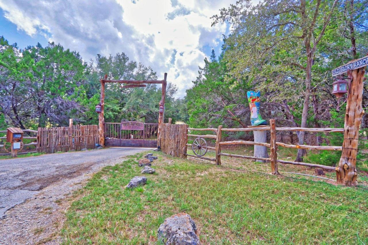 Log Cabin At Old Glory Ranch Wimberley Kültér fotó