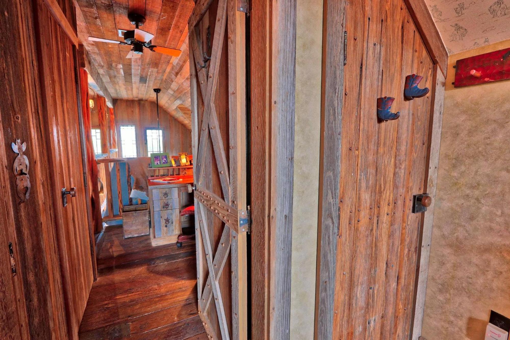 Log Cabin At Old Glory Ranch Wimberley Kültér fotó