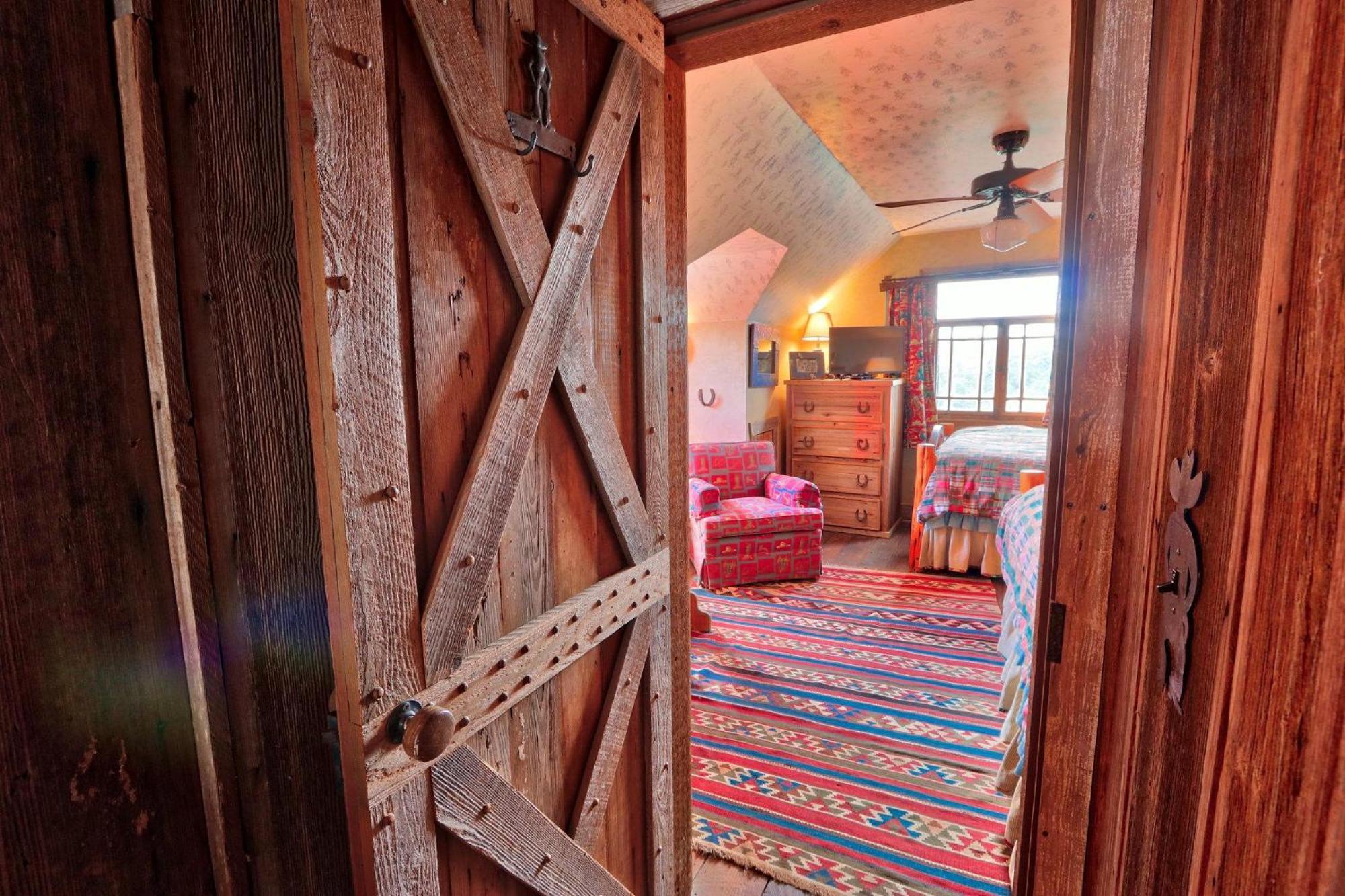 Log Cabin At Old Glory Ranch Wimberley Kültér fotó