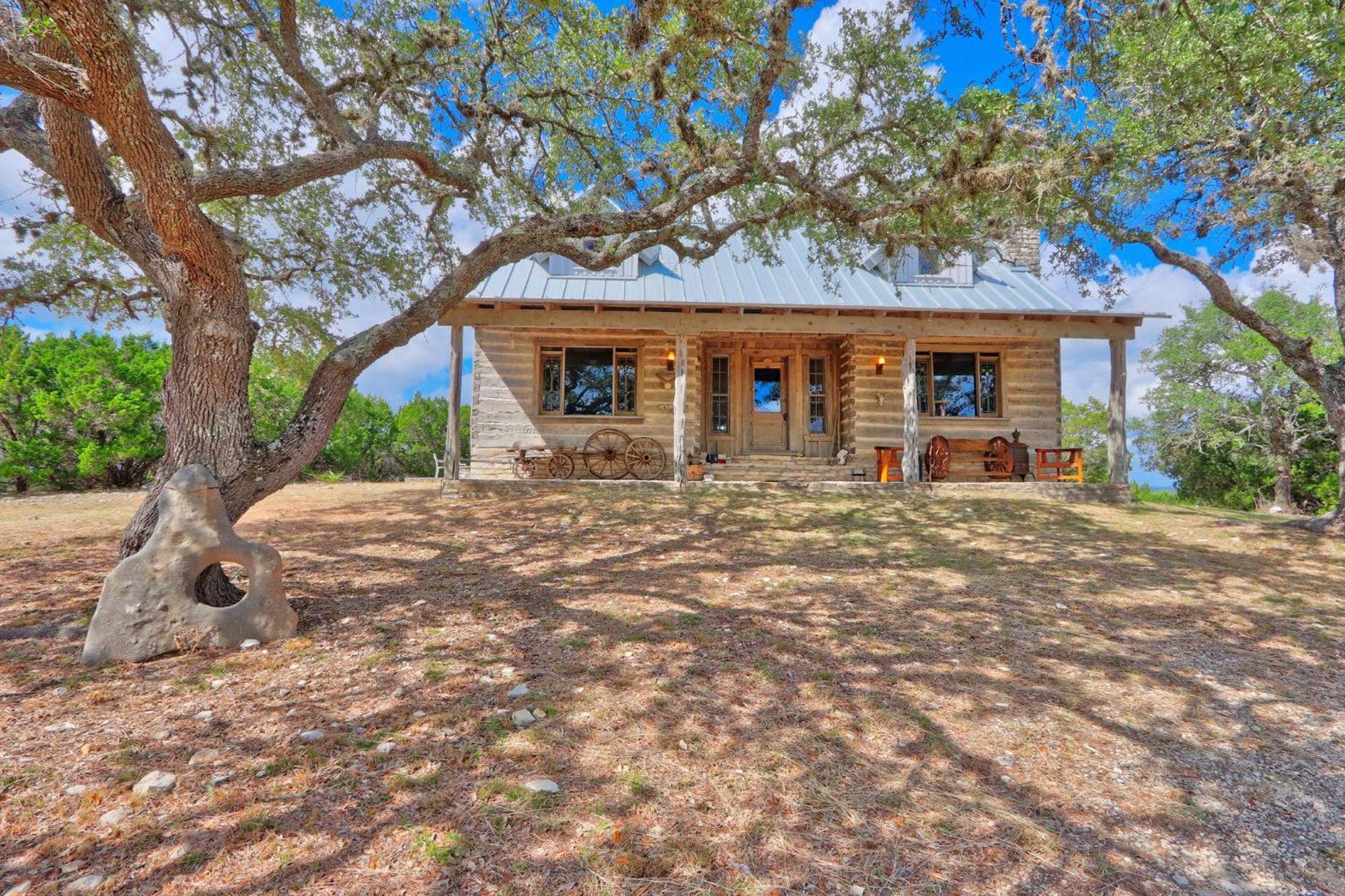 Log Cabin At Old Glory Ranch Wimberley Kültér fotó