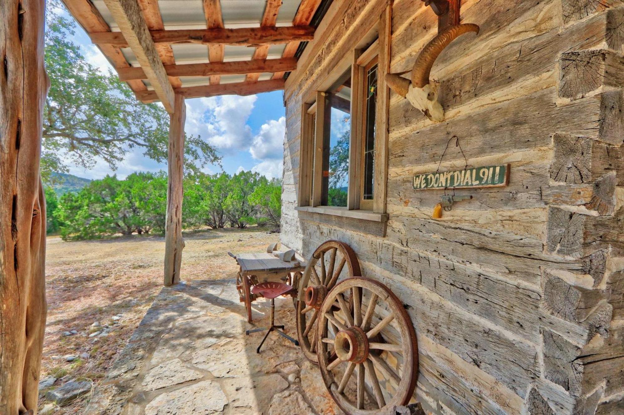 Log Cabin At Old Glory Ranch Wimberley Kültér fotó