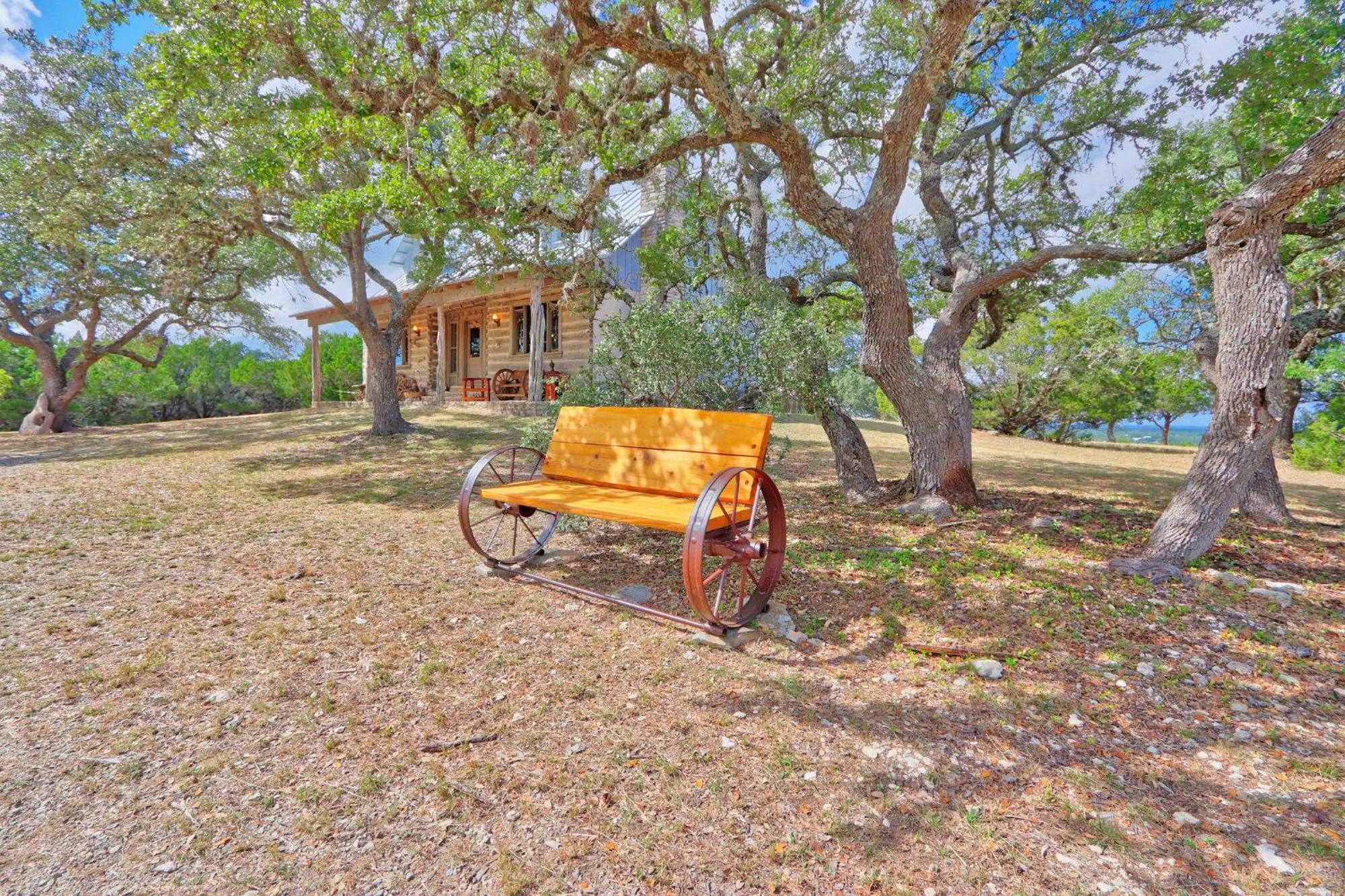 Log Cabin At Old Glory Ranch Wimberley Kültér fotó